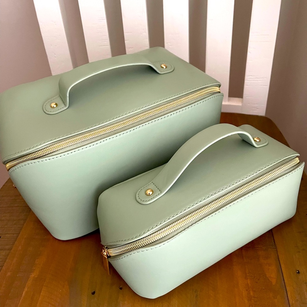 Nutrimetics “the Everything” 2 Cosmetic Bags - Picture 2 of 9